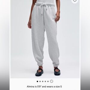Lululemon Scuba Mid-Rise Oversized Jogger.